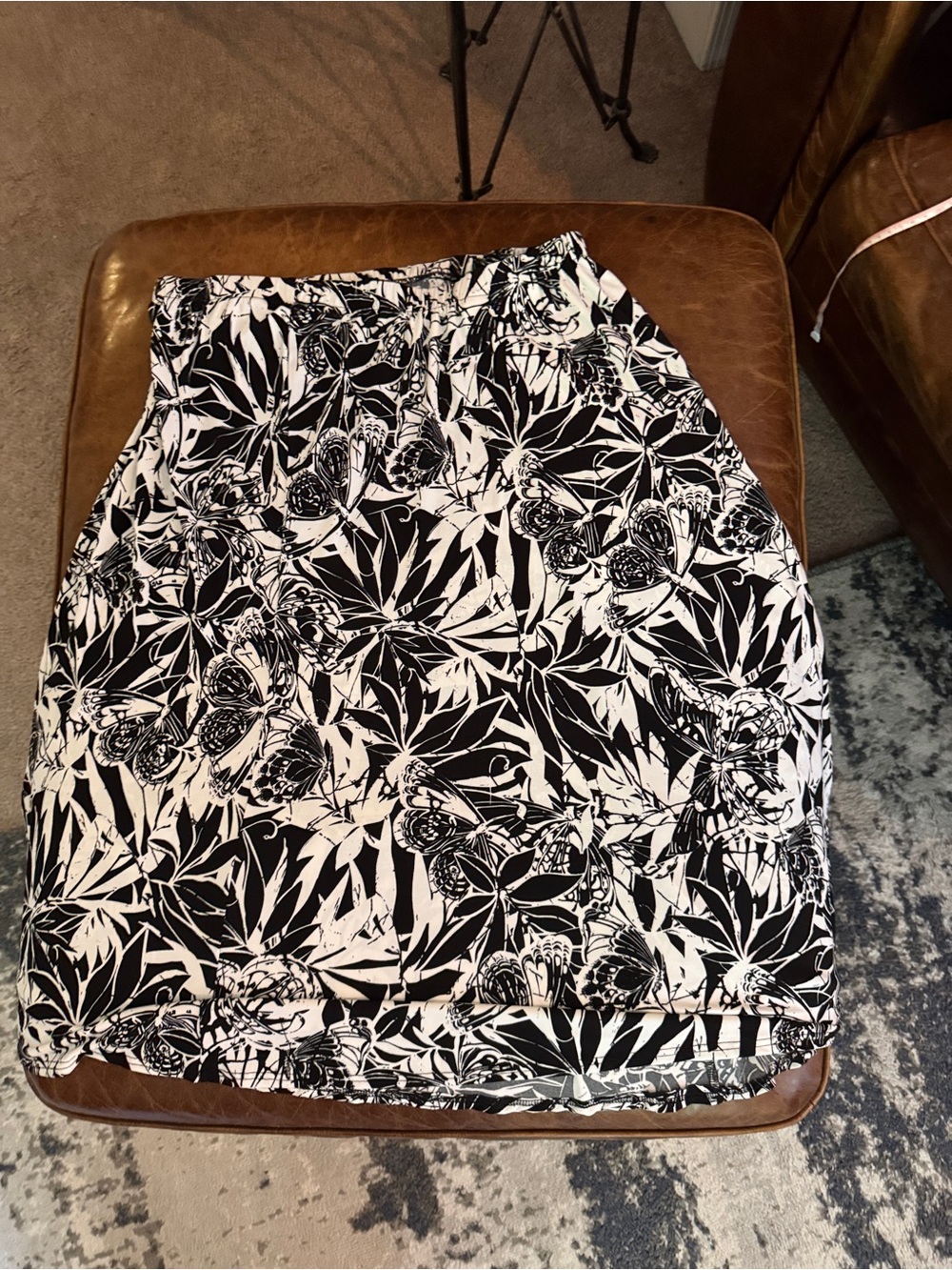 Chico's Black & White Polyester Floral Pencil Skirt Size 3 (16)